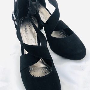 Dexflex black suede heels